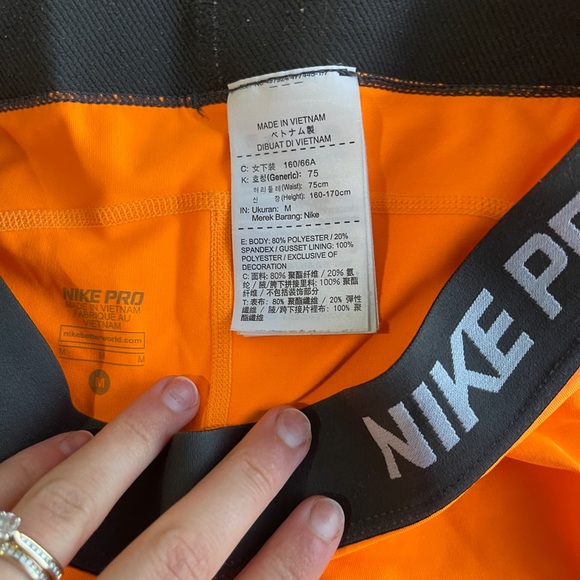 Orange Nike Pro Set | Women’s Sports Bra and Shorts | AU M - Picture 3 of 3